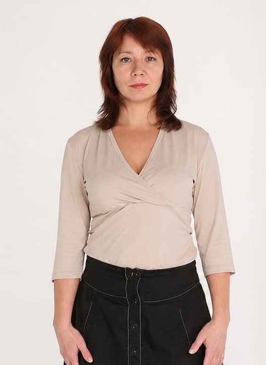 Outfit in colors that don't match skin tone